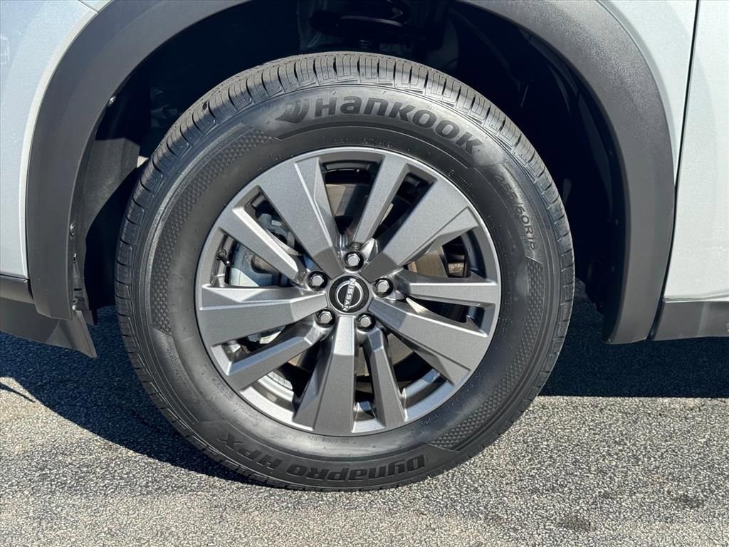 Certified 2024 Nissan Pathfinder SV image 9