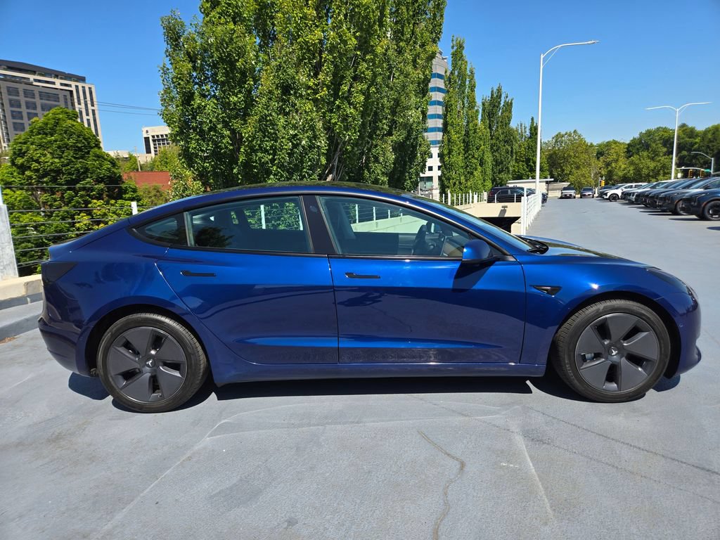Used 2021 Tesla Model 3 Standard Range Plus RWD image 3