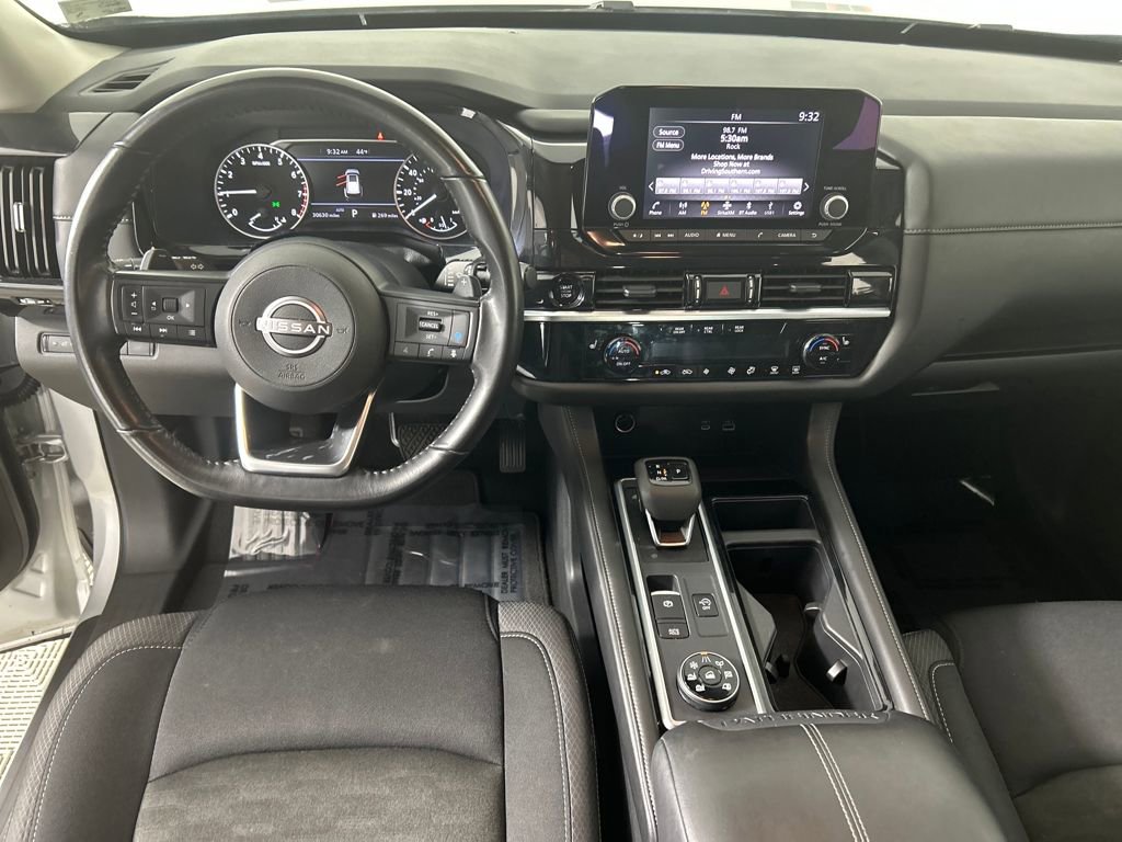 Used 2025 Nissan Pathfinder SV image 21