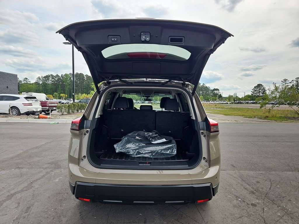 Used 2025 Nissan Rogue SV image 16