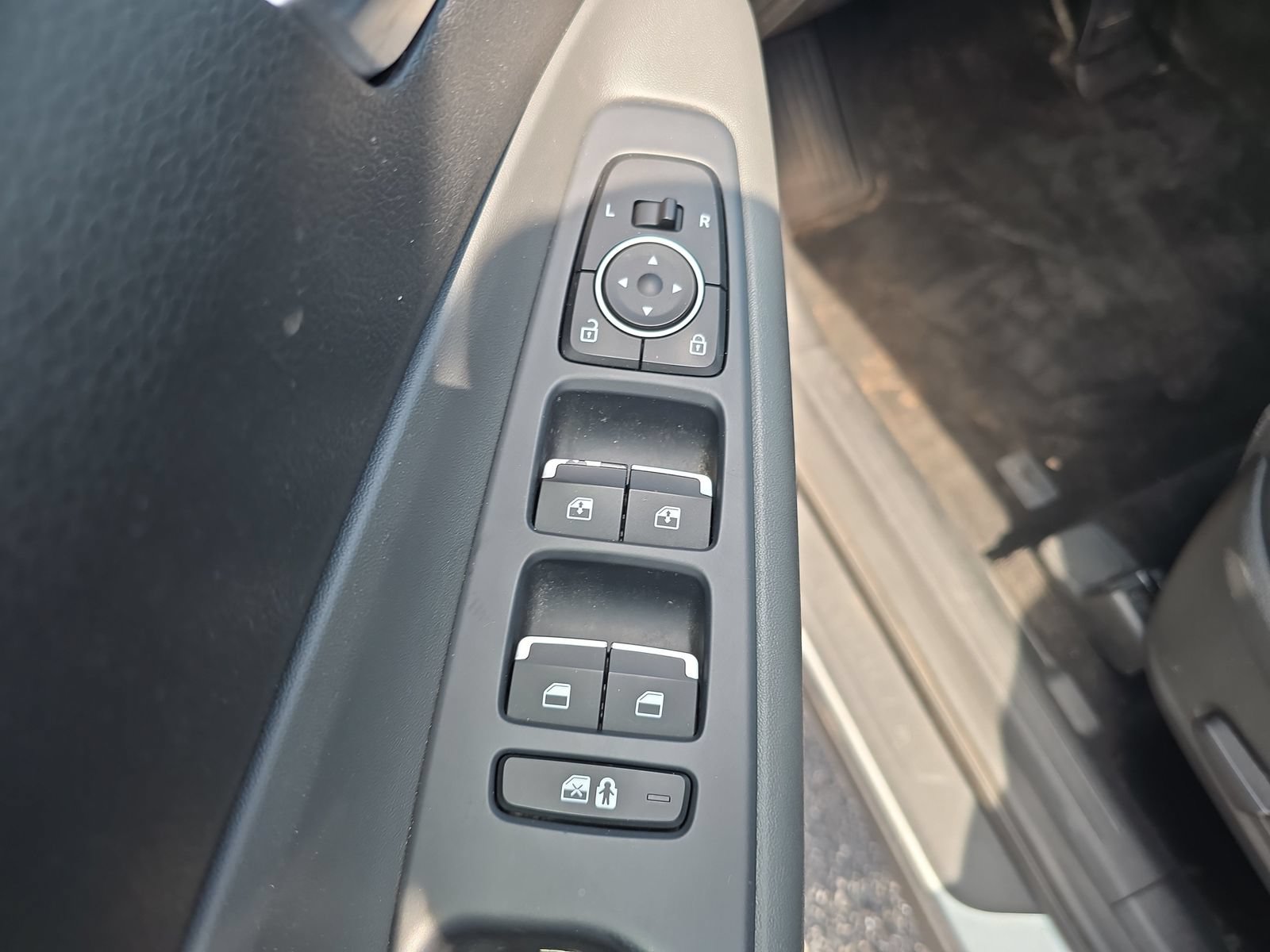 Used 2023 Hyundai Santa Fe SEL FWD image 14