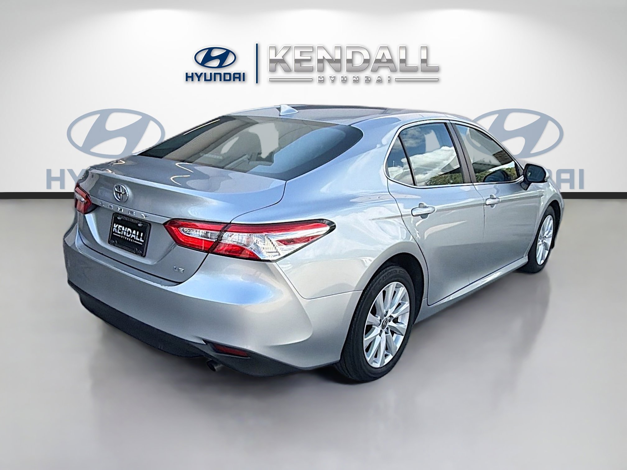 Used 2020 Toyota Camry LE FWD image 6
