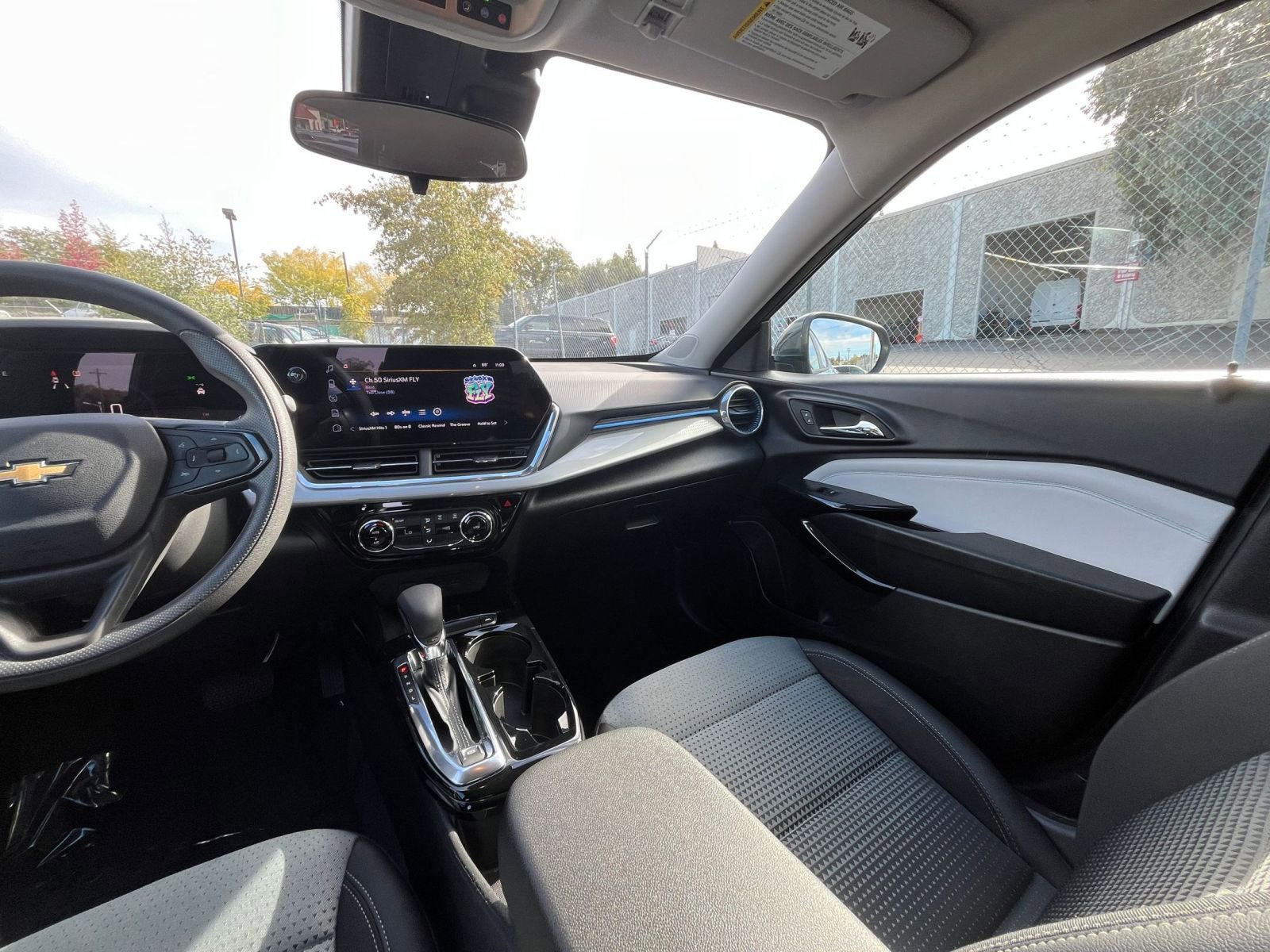 Used 2025 Chevrolet Trax LT image 33