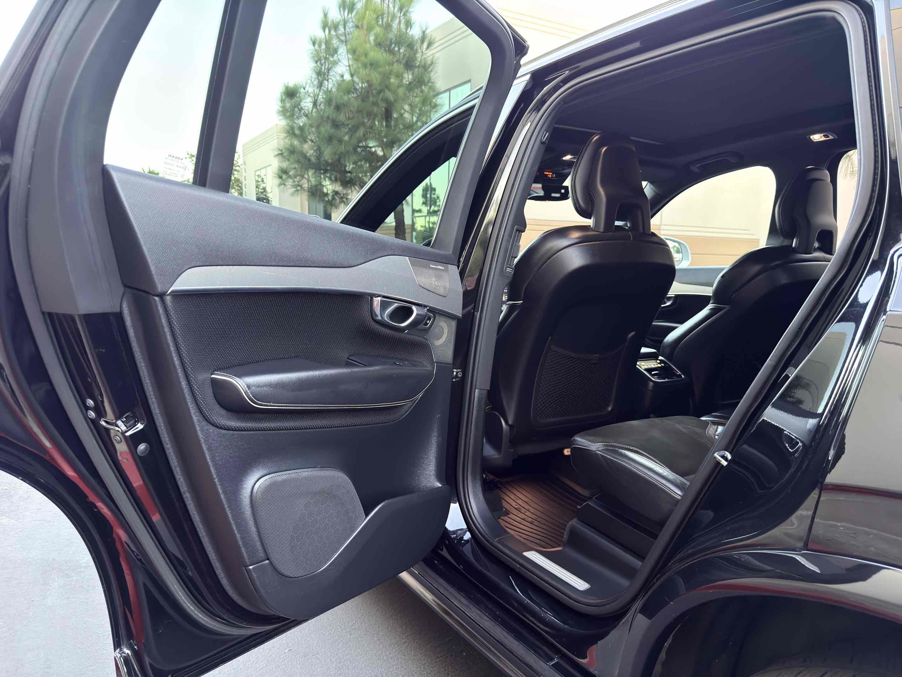 Used 2016 Volvo XC90 T6 R-Design w/ Vision Package image 95