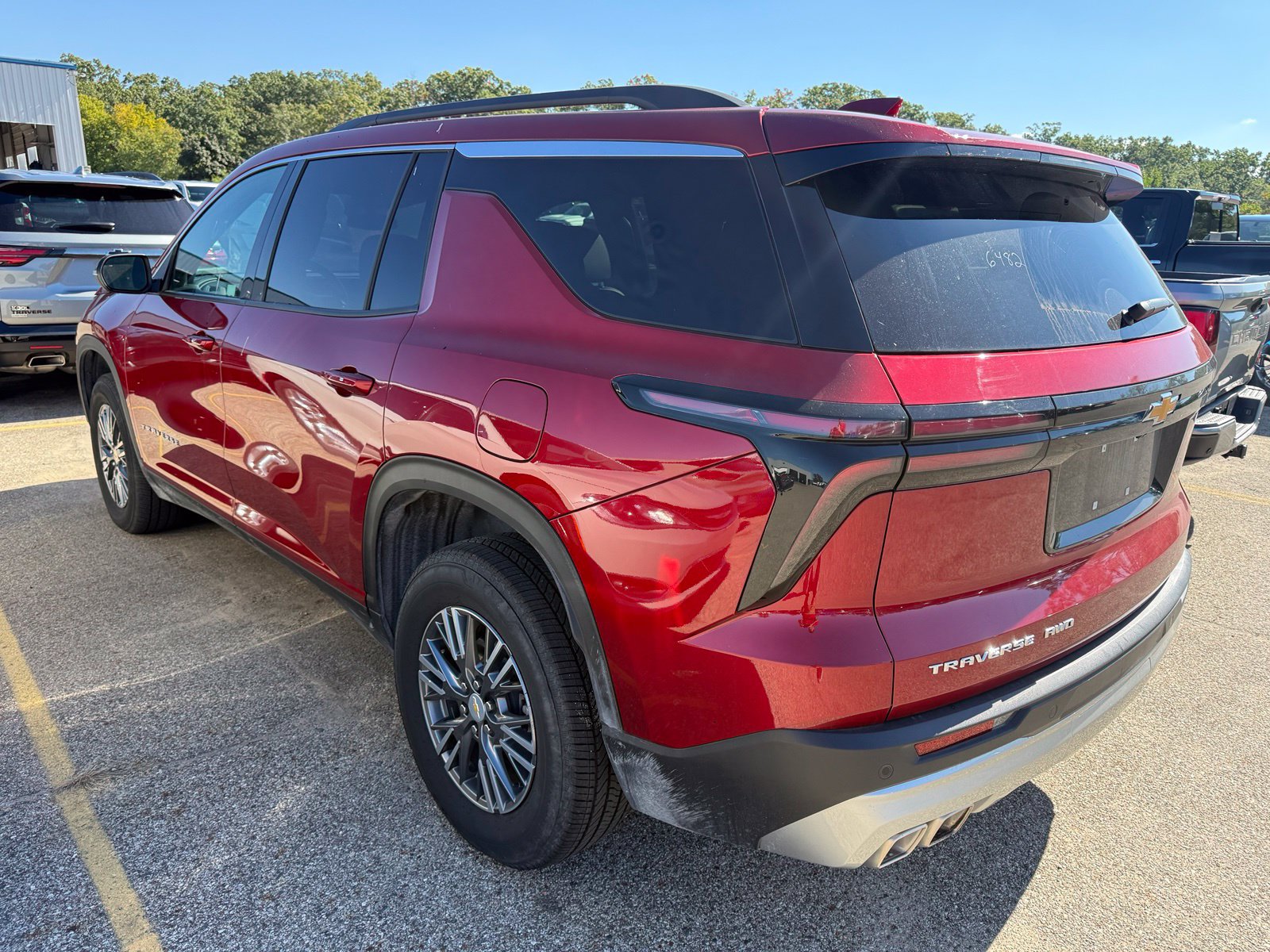 Used 2026 Chevrolet Traverse LT AWD/4WD image 4