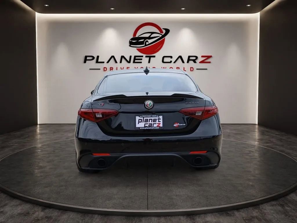 Used 2019 Alfa Romeo Giulia Ti Sport w/ Quick Order Package 22U Sport RWD image 4