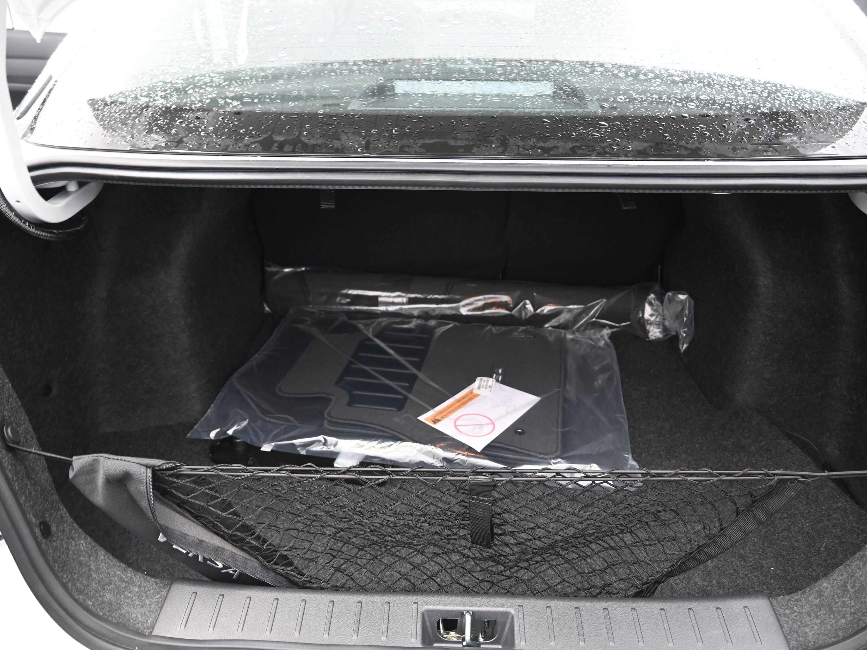 New 2025 Nissan Versa SR image 18