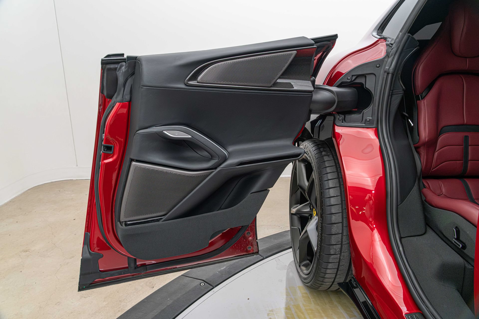 Certified 2026 Ferrari Purosangue AWD/4WD image 18