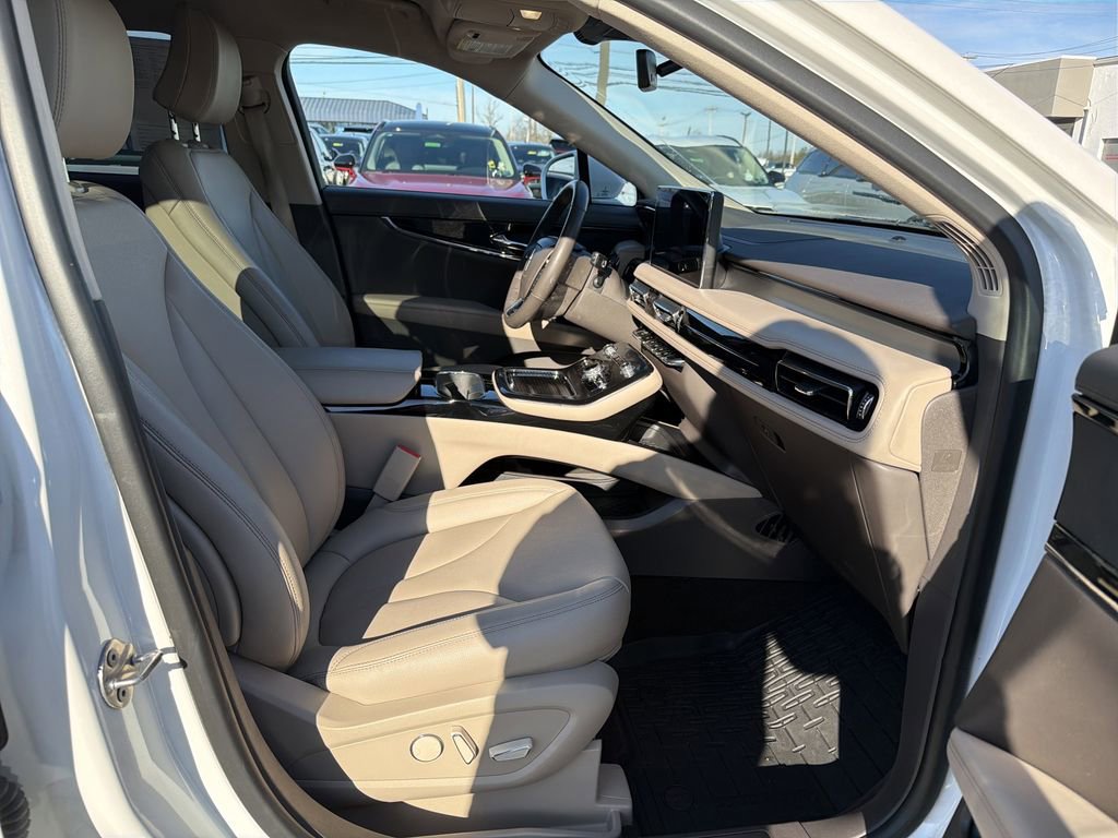 Certified 2023 Lincoln Nautilus AWD w/ Premium Package image 15