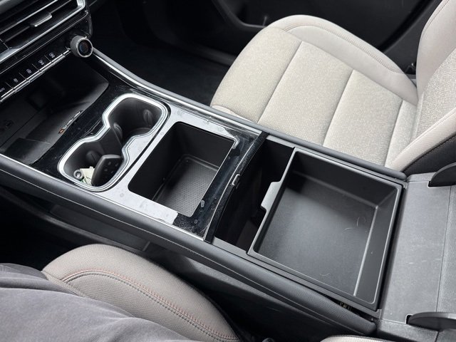 Used 2025 Chevrolet Traverse LT image 30