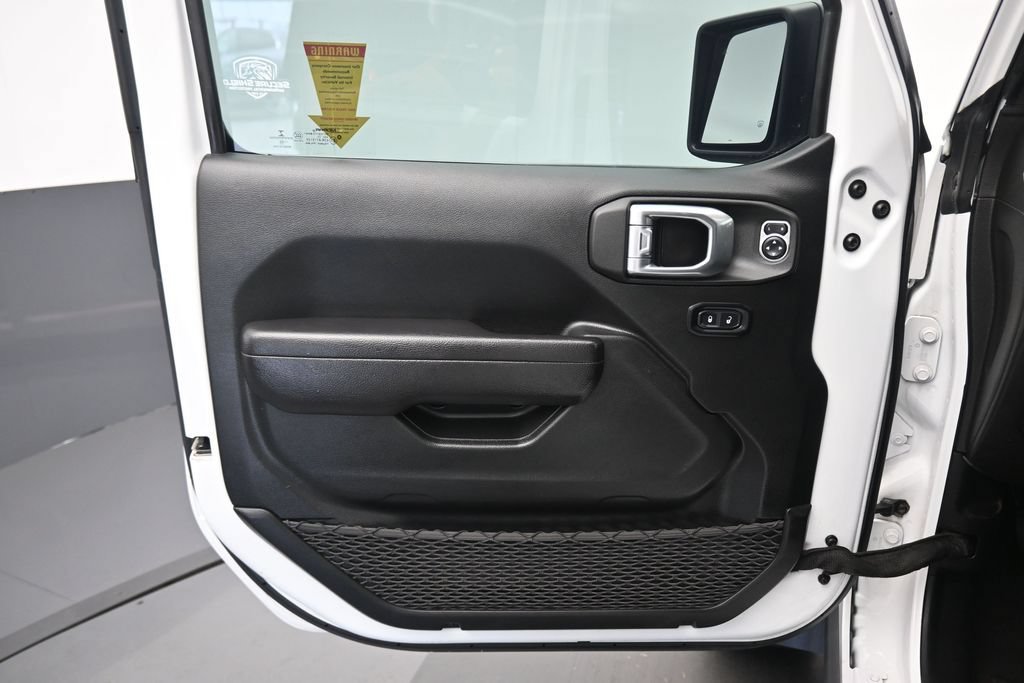 Used 2022 Jeep Gladiator Rubicon w/ LED Lighting Group AWD/4WD image 9