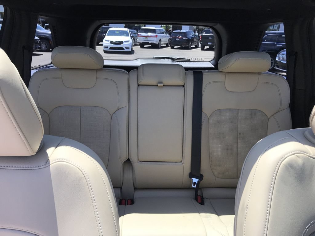 Used 2022 Jeep Grand Cherokee Limited 4xe w/ Luxury Tech Group II AWD/4WD image 18