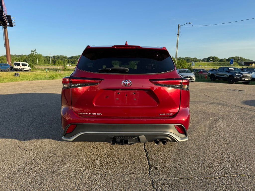 Used 2022 Toyota Highlander XSE AWD/4WD image 15