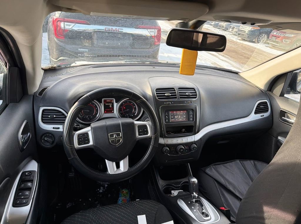 Used 2020 Dodge Journey SE w/ SE Popular Equipment Group FWD image 3