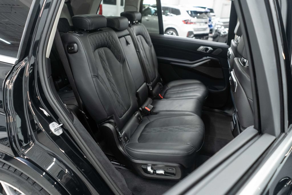 Used 2026 BMW X7 xDrive40i AWD/4WD image 12
