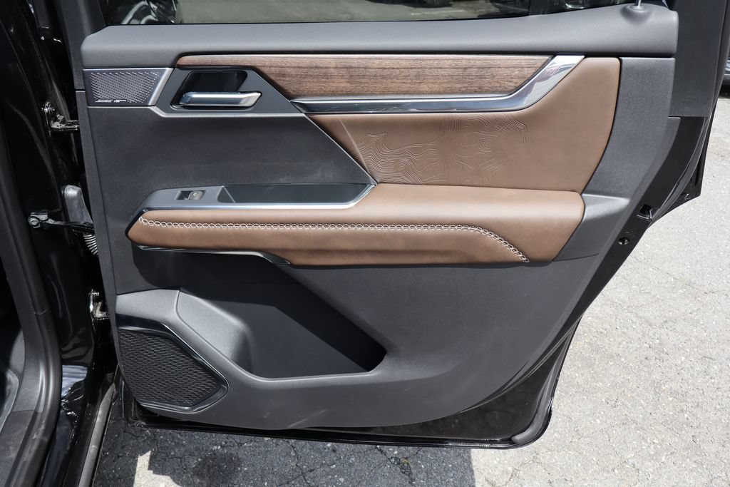 New 2026 GMC Acadia Denali Ultimate w/ LPO, Floor Liner Package AWD/4WD image 24