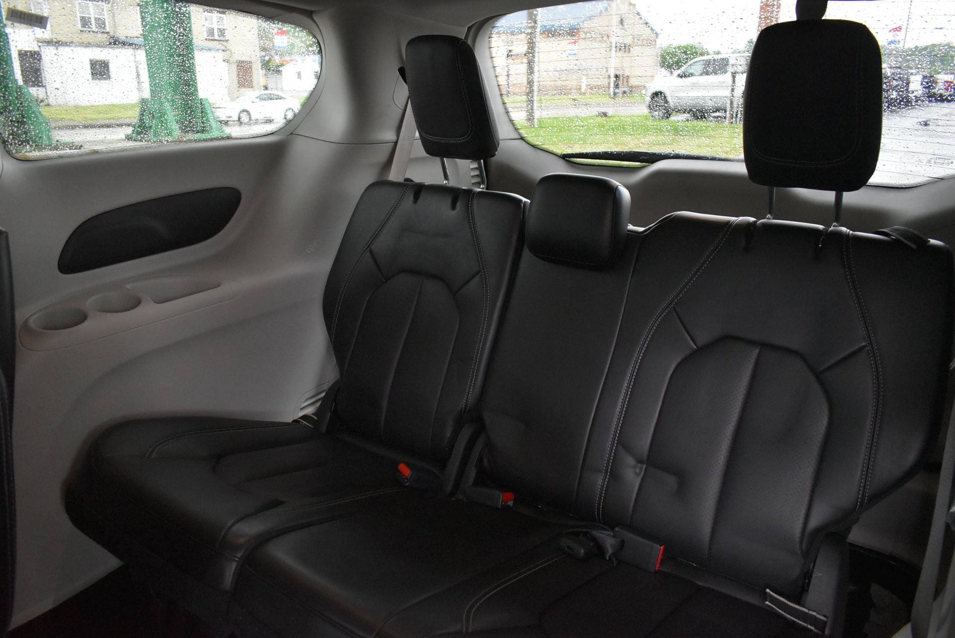 Used 2023 Chrysler Pacifica Limited FWD image 18
