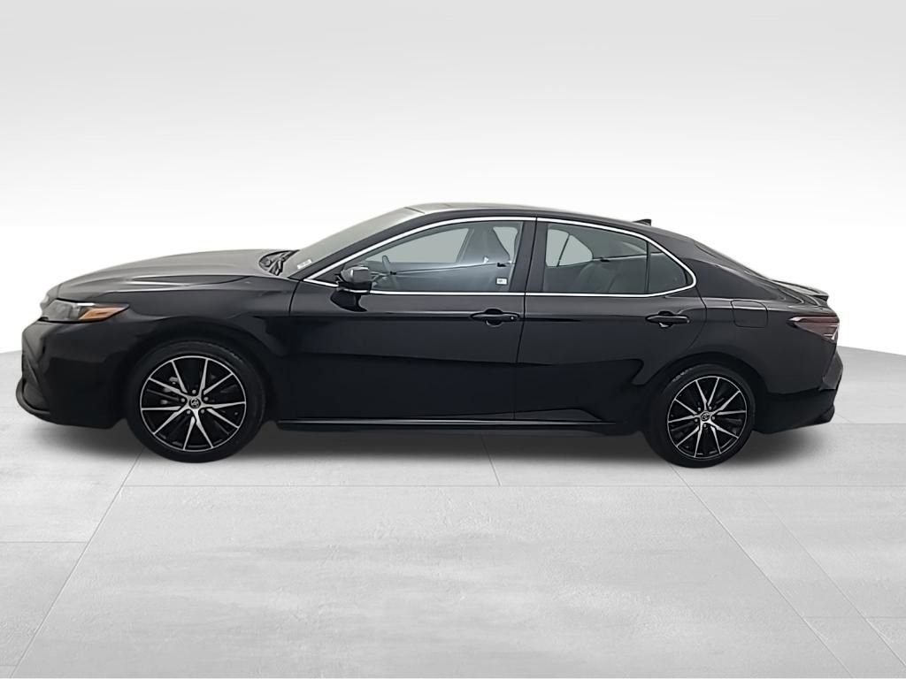 Used 2023 Toyota Camry SE w/ Cold Weather Package image 8