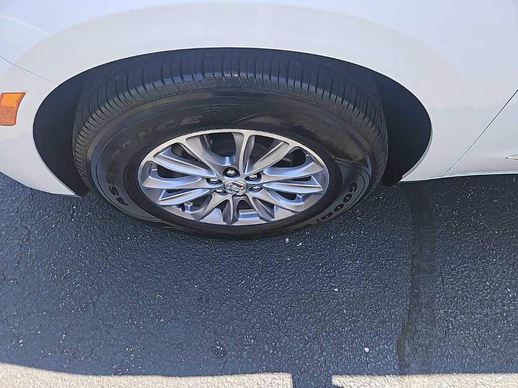 Used 2024 Buick Enclave Premium AWD/4WD image 13