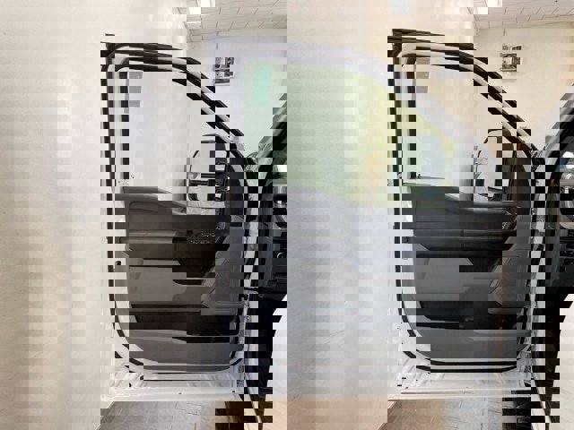 New 2025 Ford F550 4x4 Crew Cab image 15