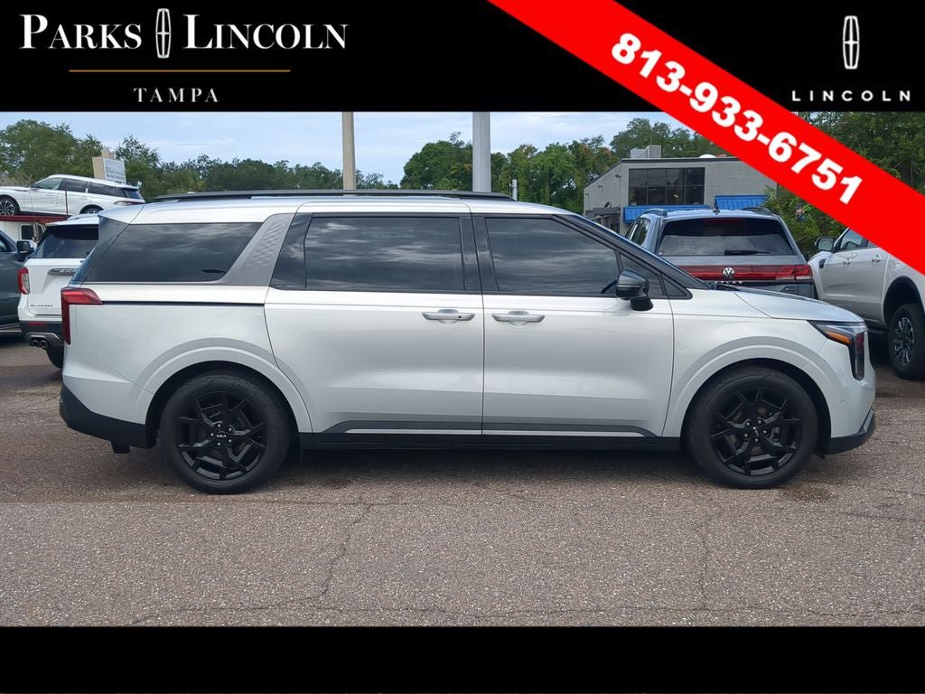 Used 2025 Kia Carnival SX FWD image 3