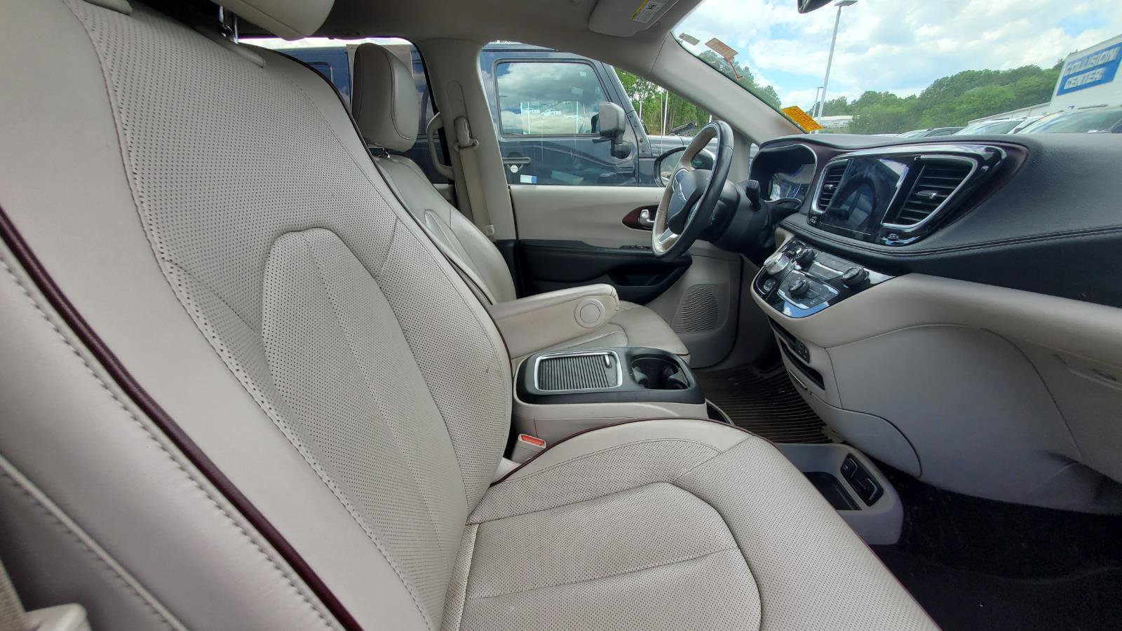 Used 2020 Chrysler Pacifica Limited FWD image 4