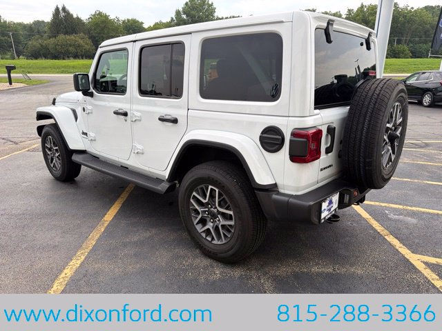 Used 2025 Jeep Wrangler Unlimited Sahara AWD/4WD image 6