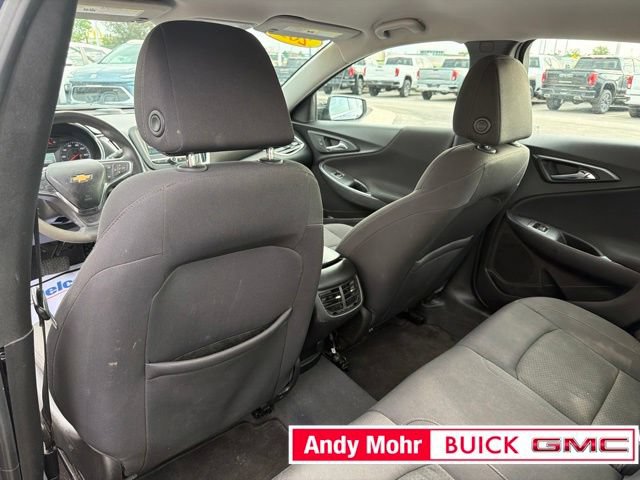 Used 2017 Chevrolet Malibu LT FWD image 18