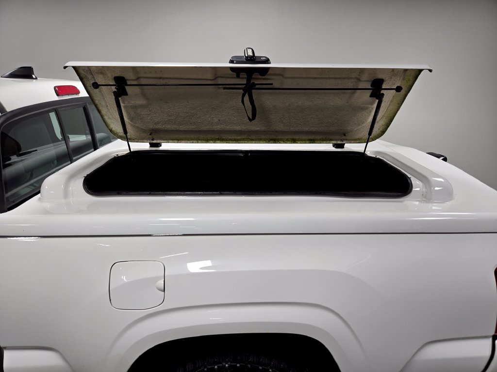 Used 2017 Toyota Tacoma SR RWD image 38
