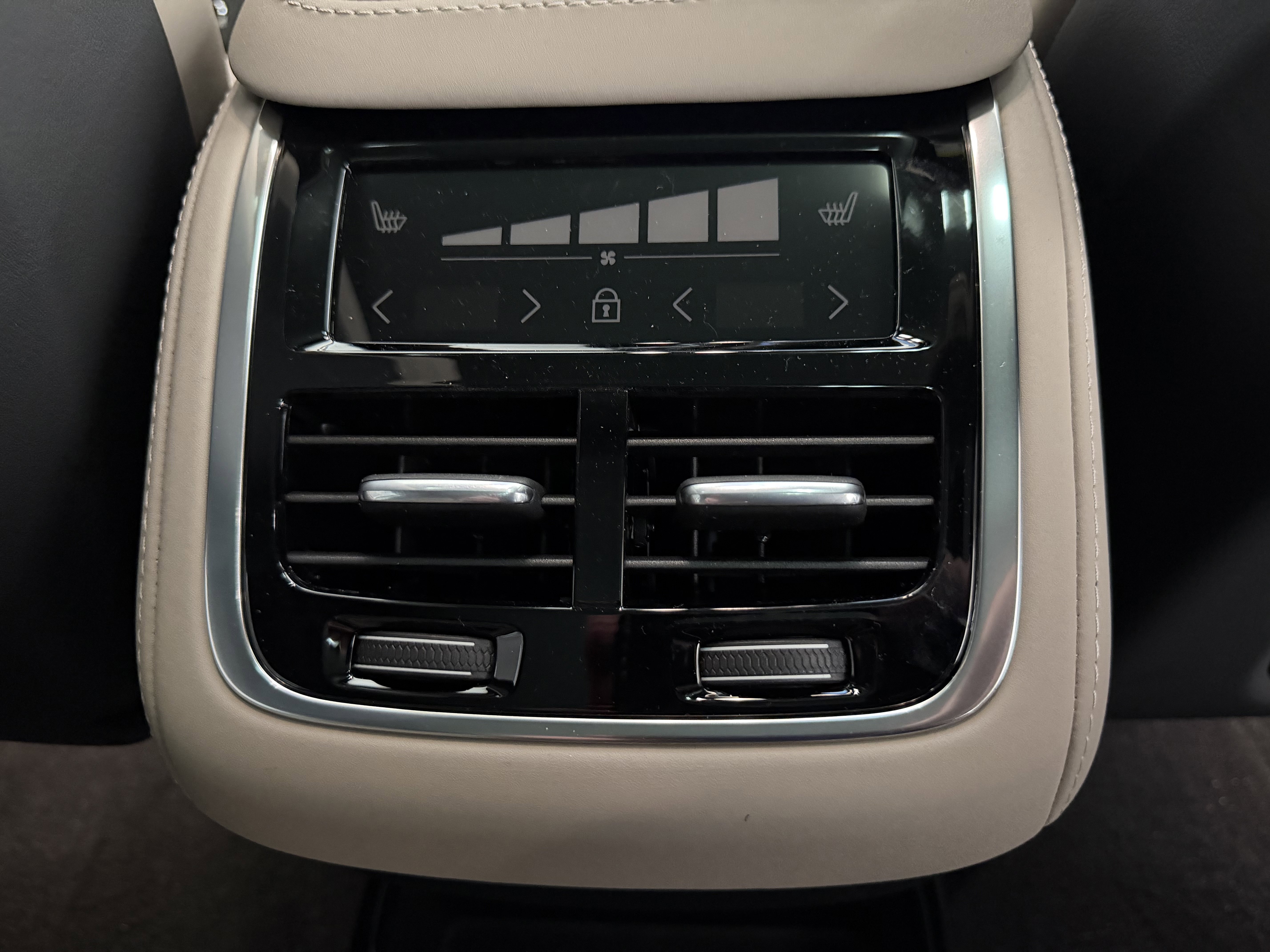 New 2026 Volvo XC90 B6 Ultra AWD/4WD image 32