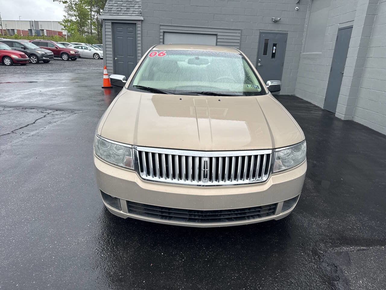Used 2006 Lincoln Zephyr image 2