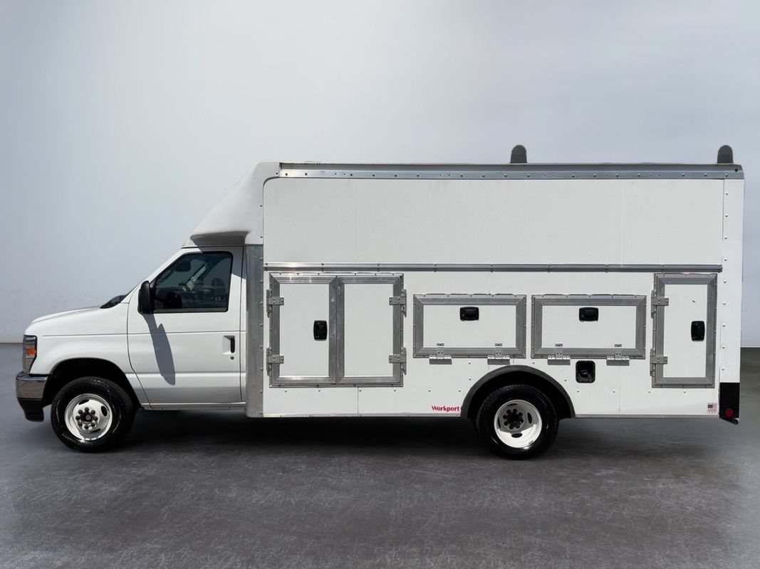 Used 2024 Ford E-450 and Econoline 450 Super Duty w/ Power Windows & Locks Group RWD image 7
