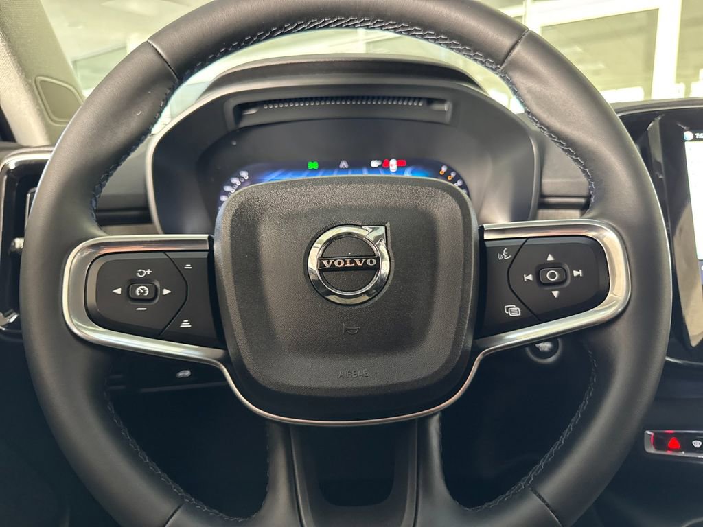 Certified 2023 Volvo XC40 B5 Ultimate image 23