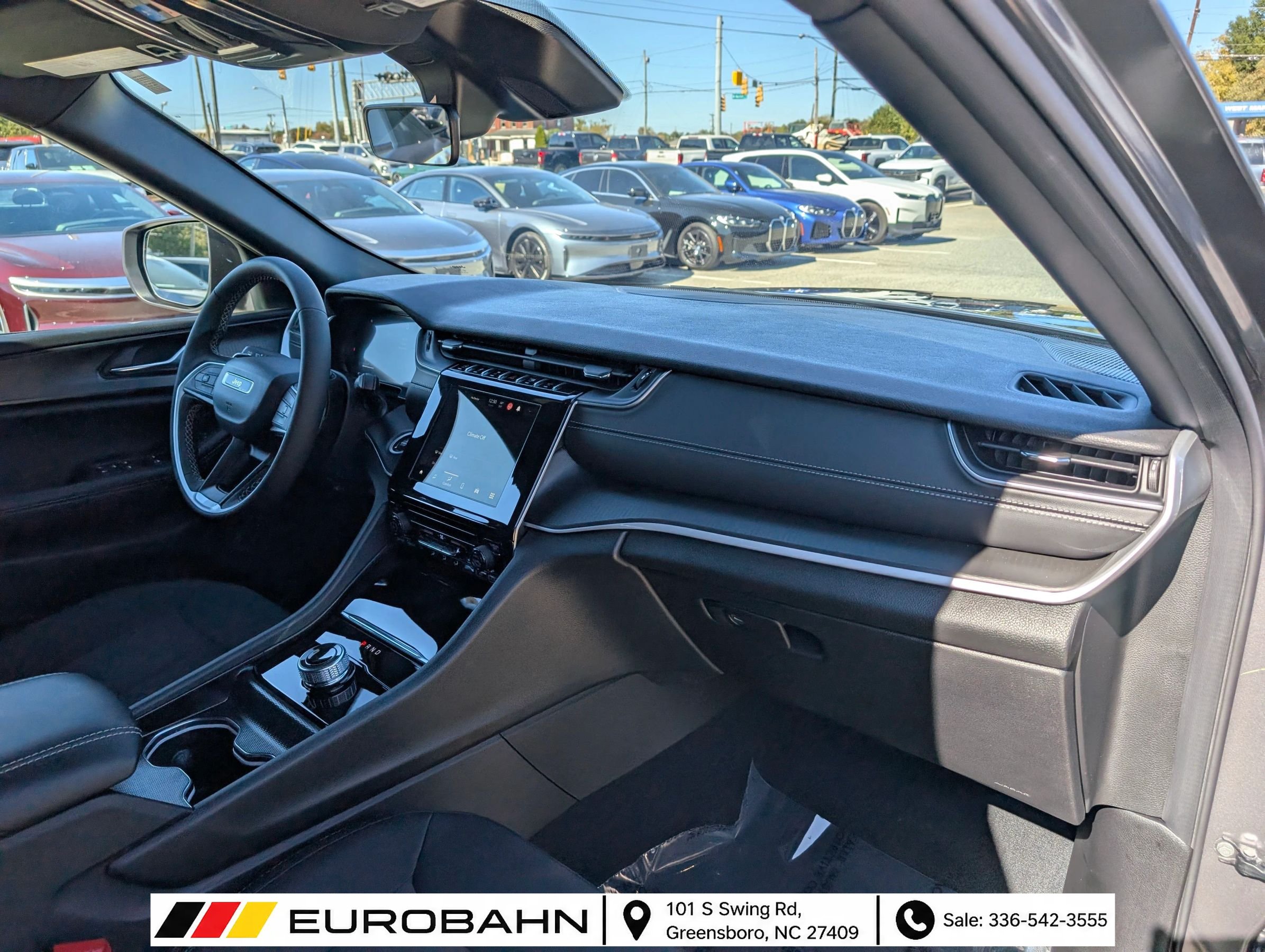 Used 2025 Jeep Grand Cherokee Laredo X AWD/4WD image 18