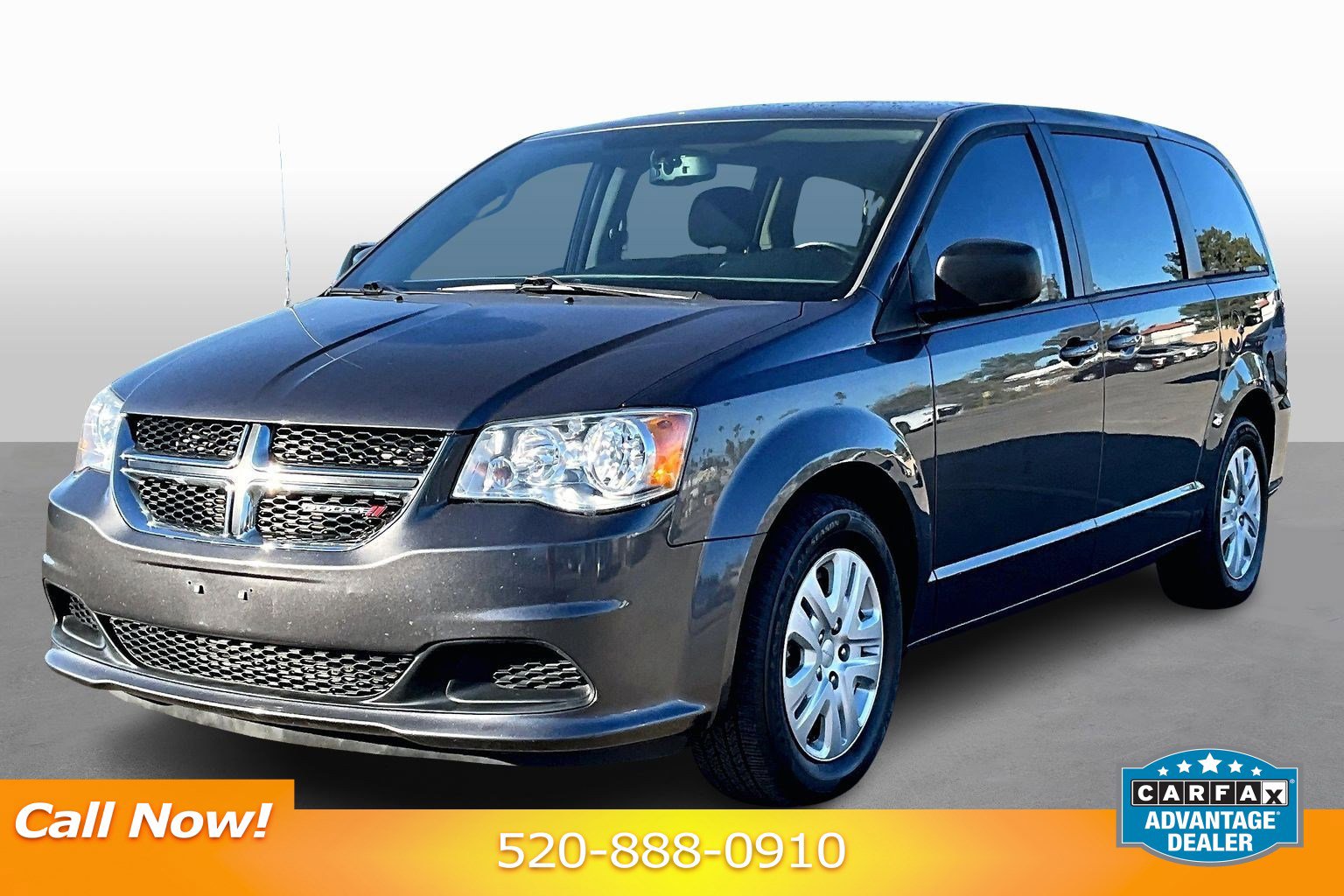 Used 2018 Dodge Grand Caravan SE w/ UConnect Hands-Free Group image 1