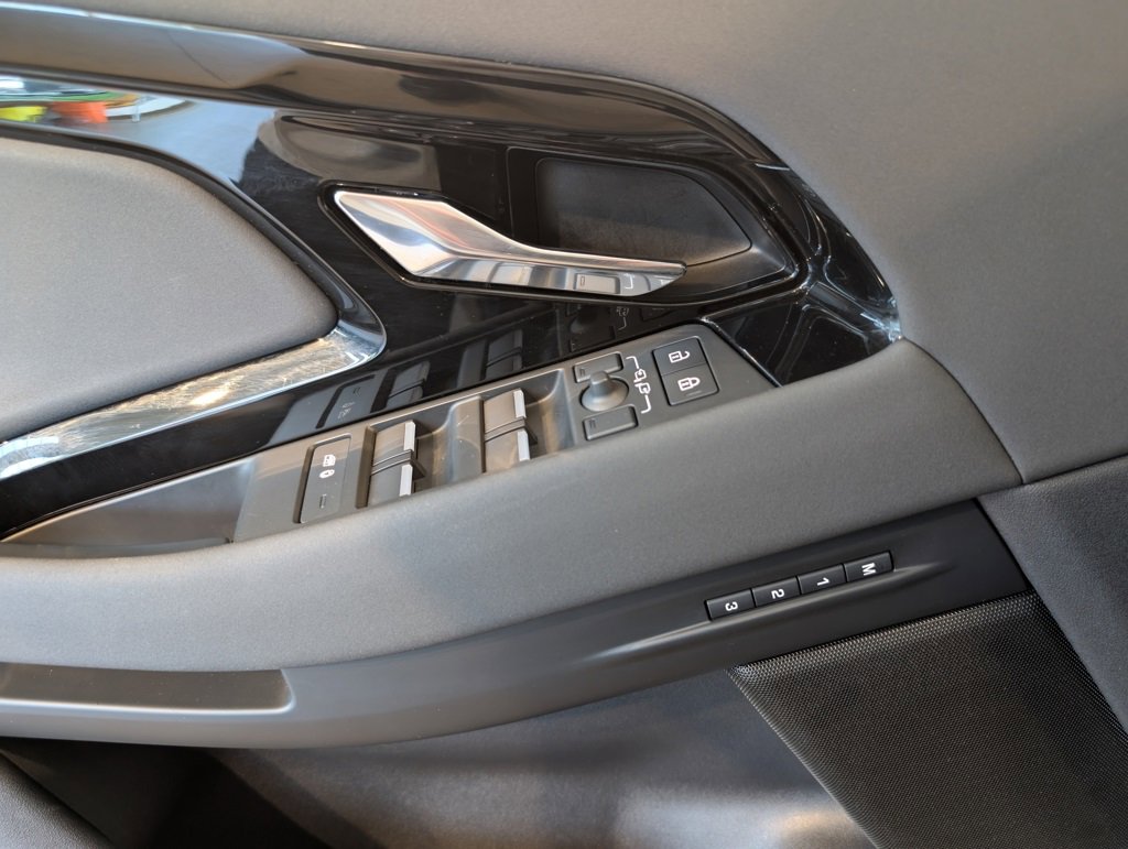 Used 2025 Land Rover Range Rover Evoque S image 12