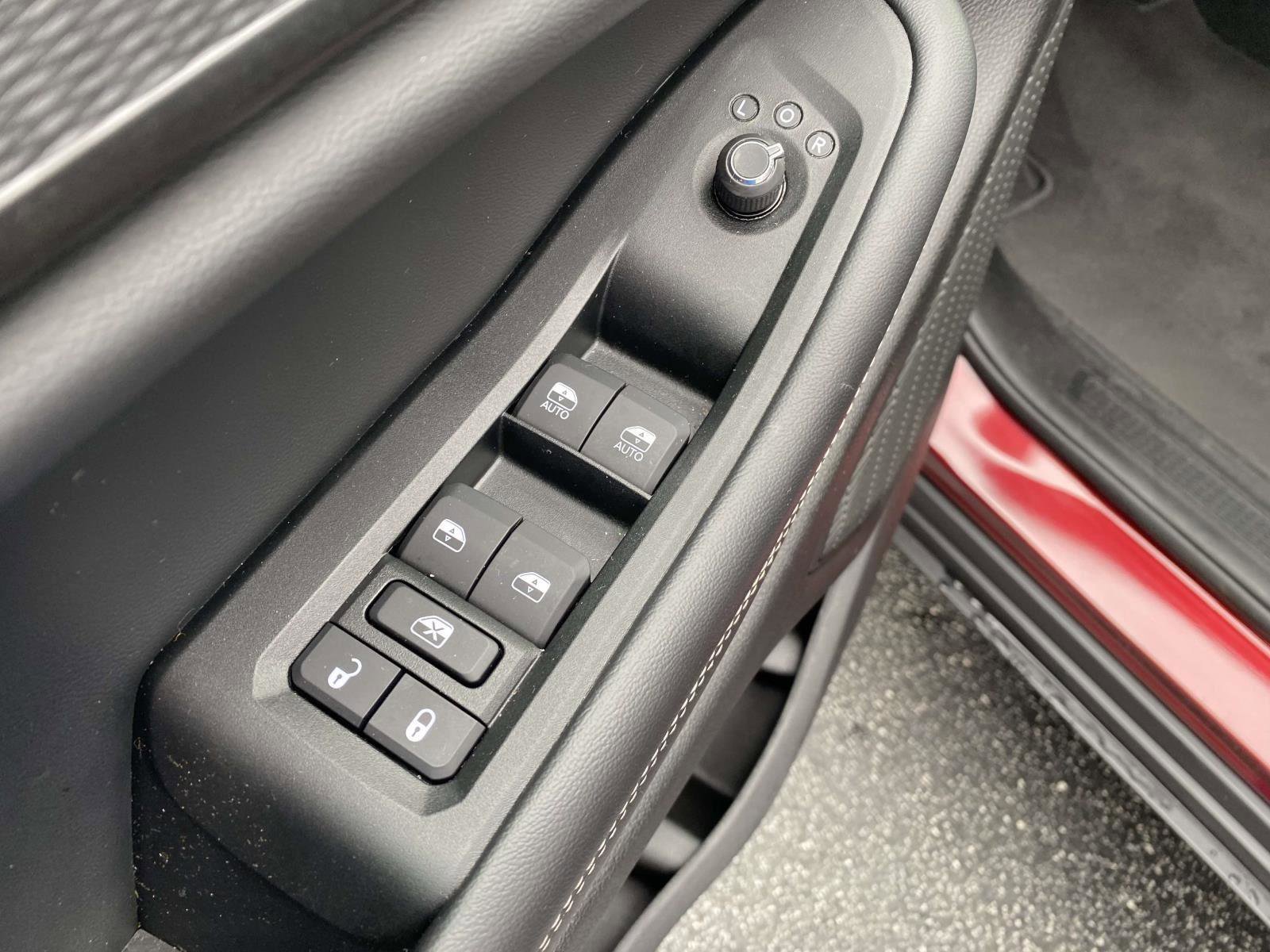 Certified 2024 Jeep Grand Cherokee Laredo X image 15