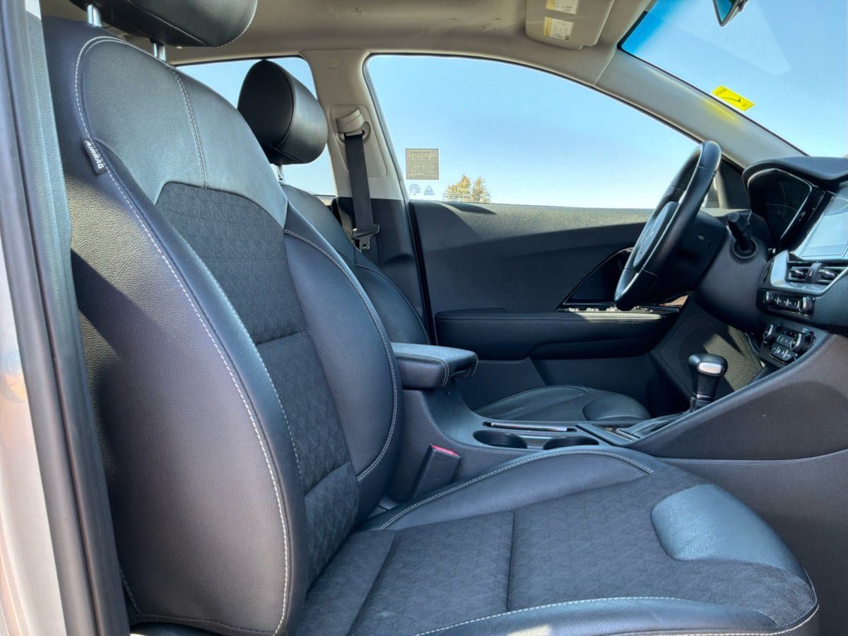 Used 2022 Kia Niro LXS FWD image 19