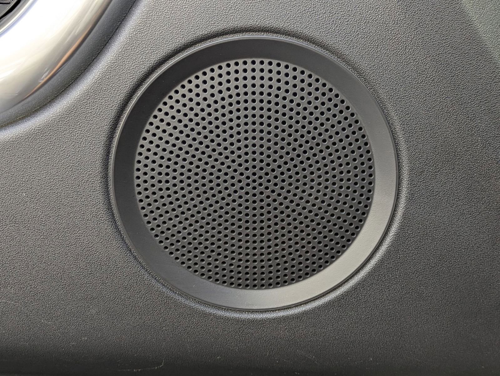 Used 2018 Land Rover Discovery Sport HSE image 24