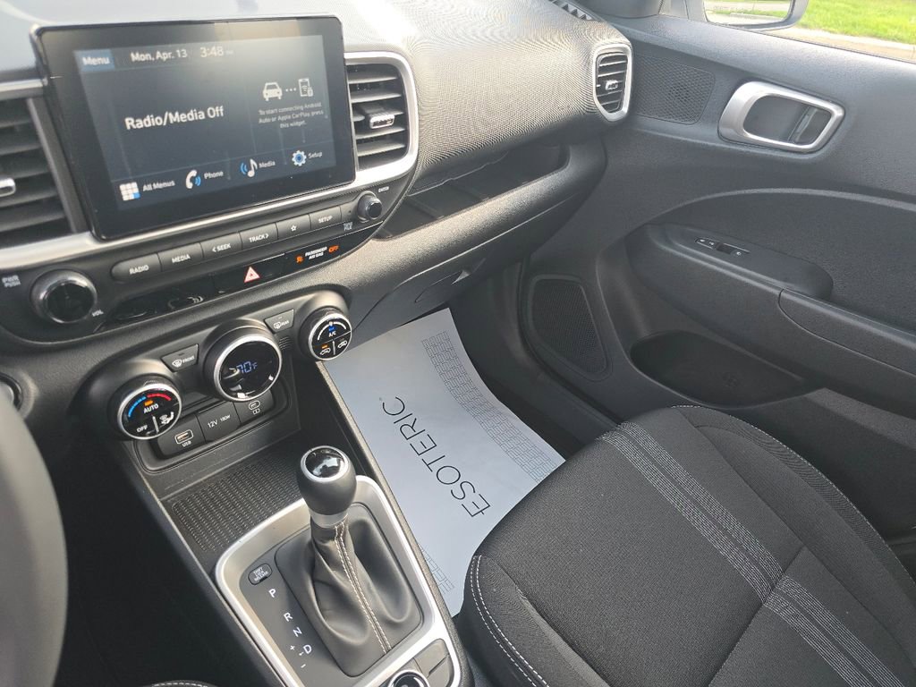 Used 2025 Hyundai Venue SEL FWD image 29