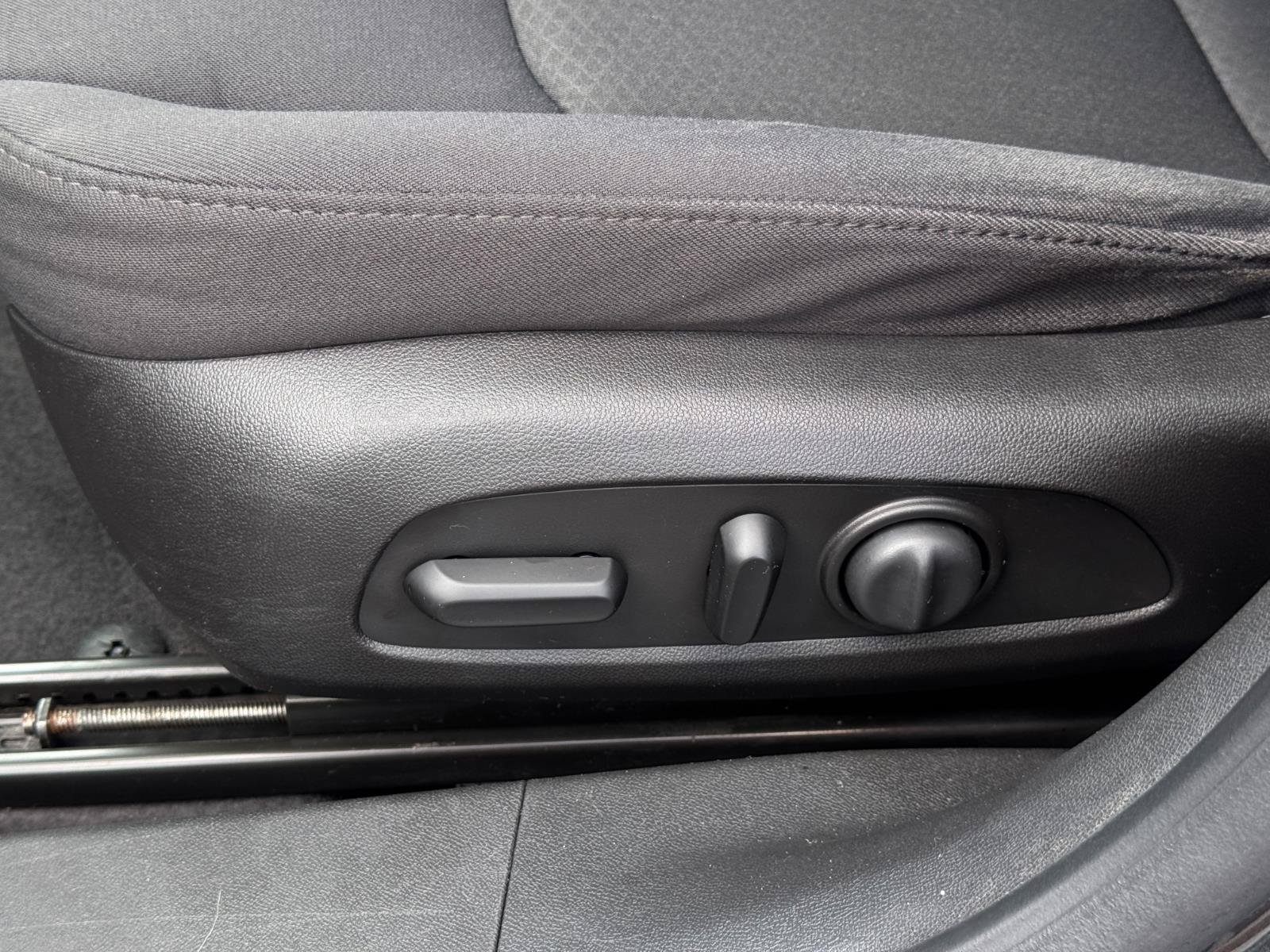 Used 2016 Chevrolet Malibu LT FWD image 13