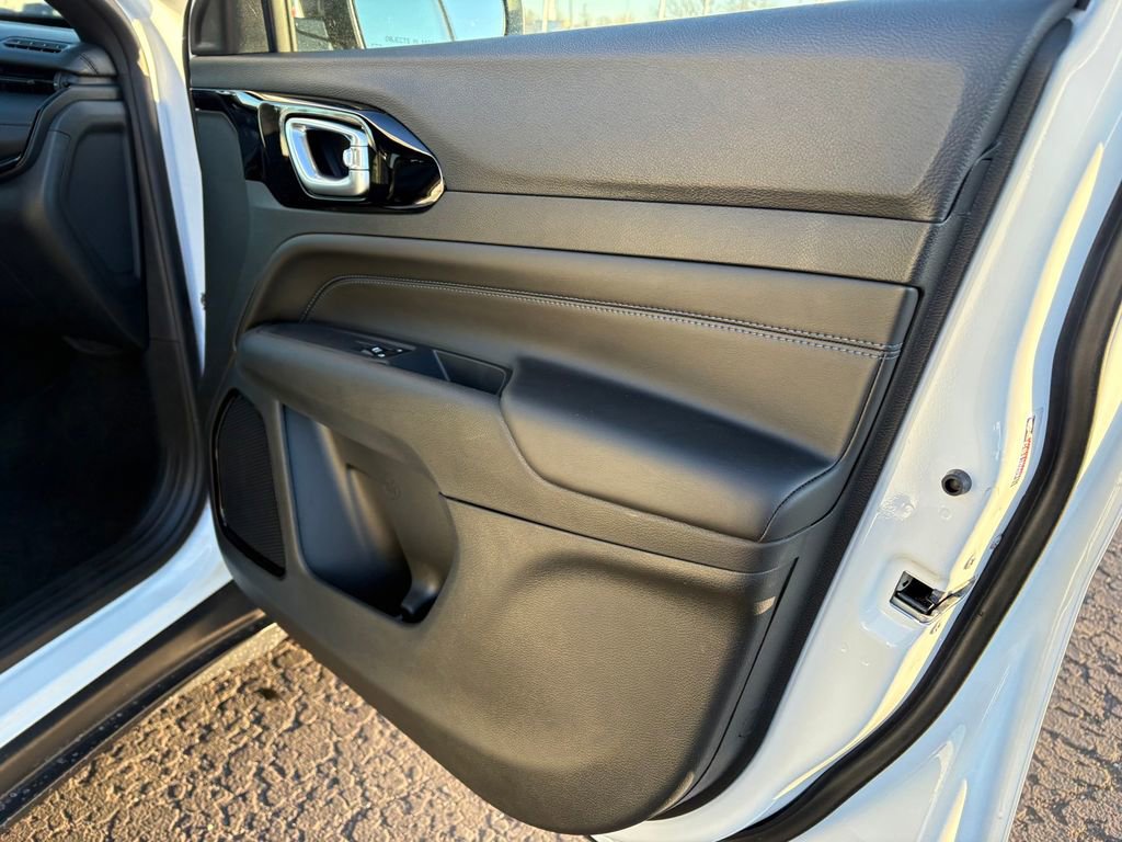 New 2026 Jeep Compass Latitude AWD/4WD image 11