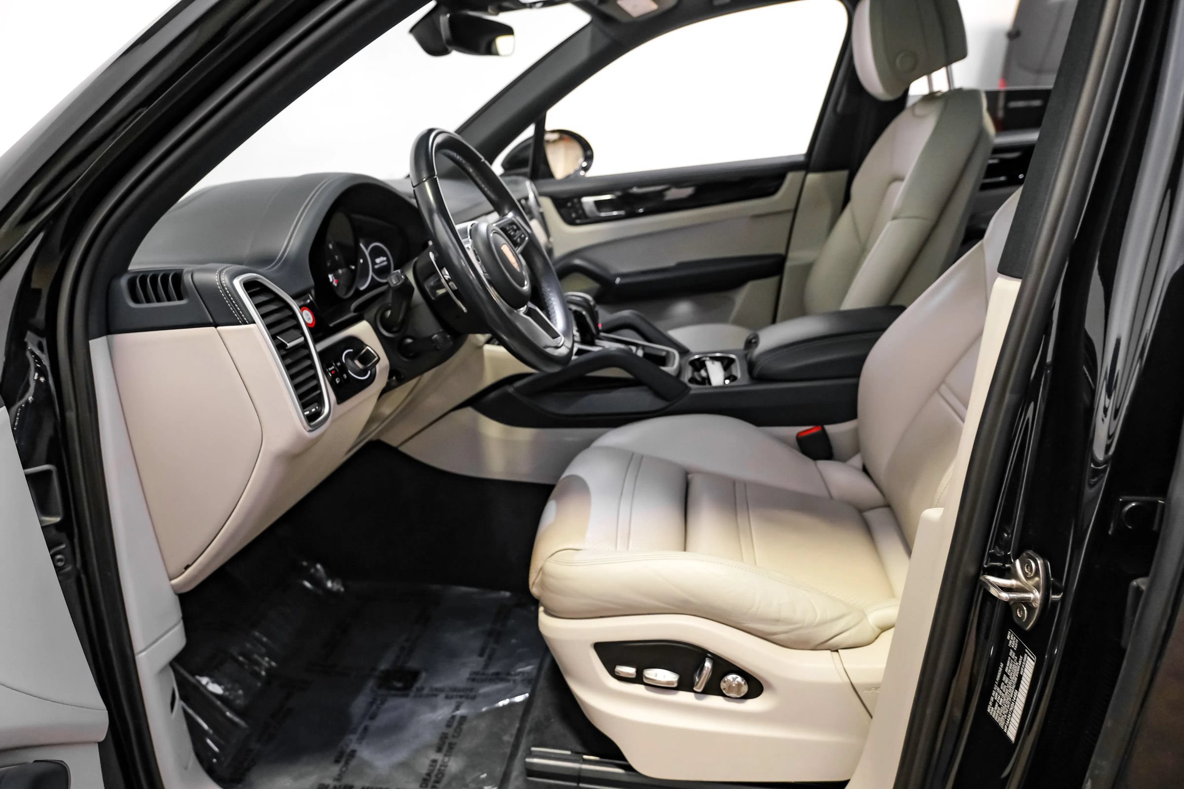 Used 2019 Porsche Cayenne AWD/4WD image 27