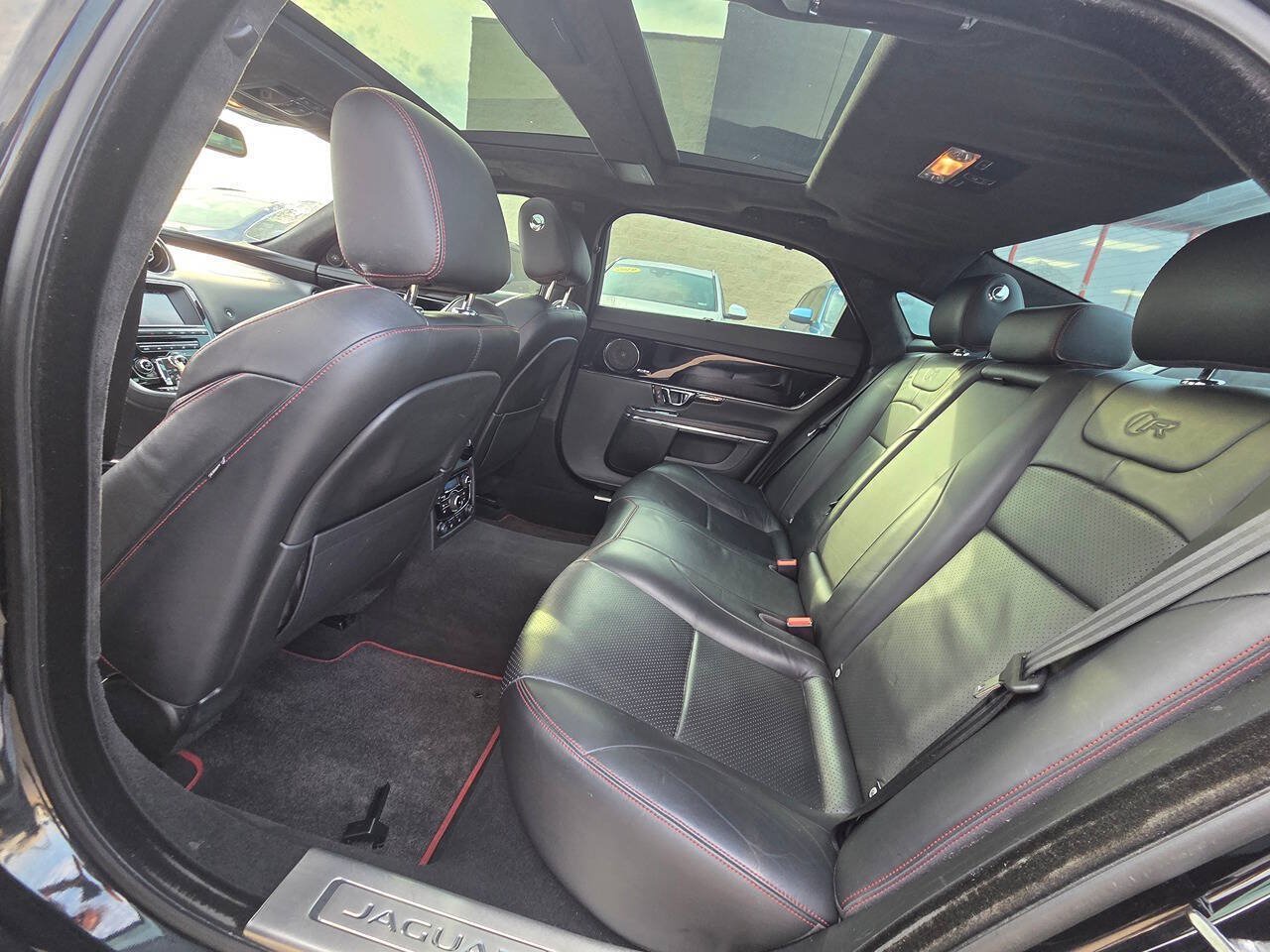 Used 2014 Jaguar XJ R LWB RWD image 12