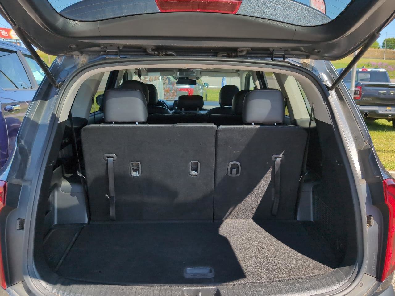 Used 2020 Kia Telluride LX FWD image 6