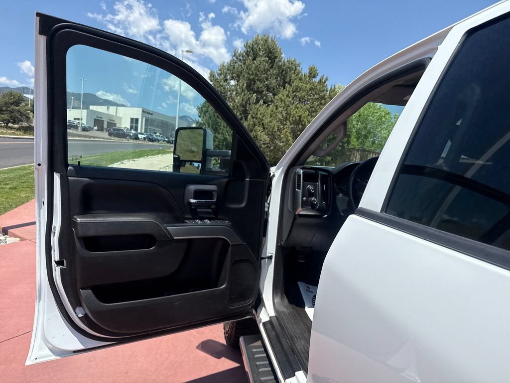 Used 2018 Chevrolet Silverado 2500 LT AWD/4WD image 11