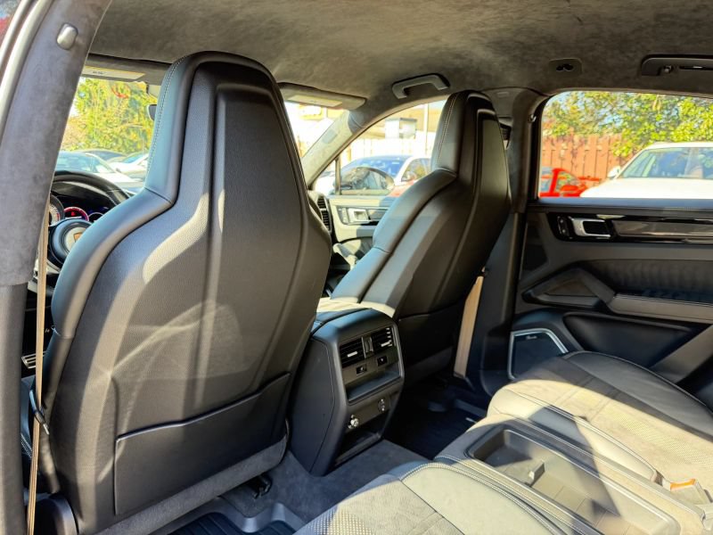 Used 2022 Porsche Cayenne Turbo GT AWD/4WD image 18
