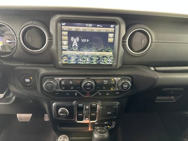 Used 2022 Jeep Wrangler Unlimited Sahara w/ Cold Weather Group image 21