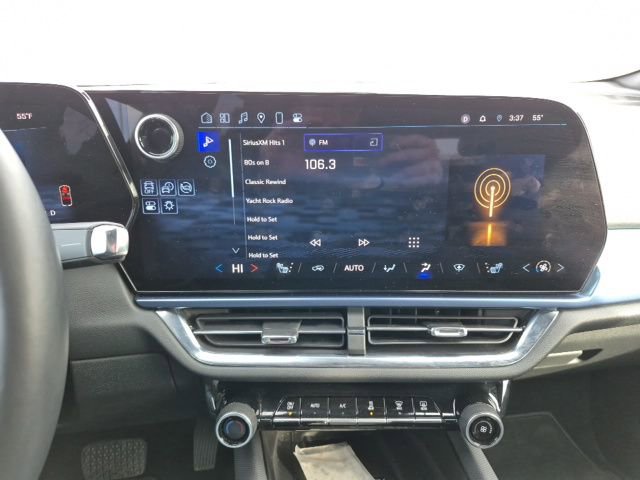 Used 2025 Chevrolet Equinox EV LT w/ Convenience Package image 11