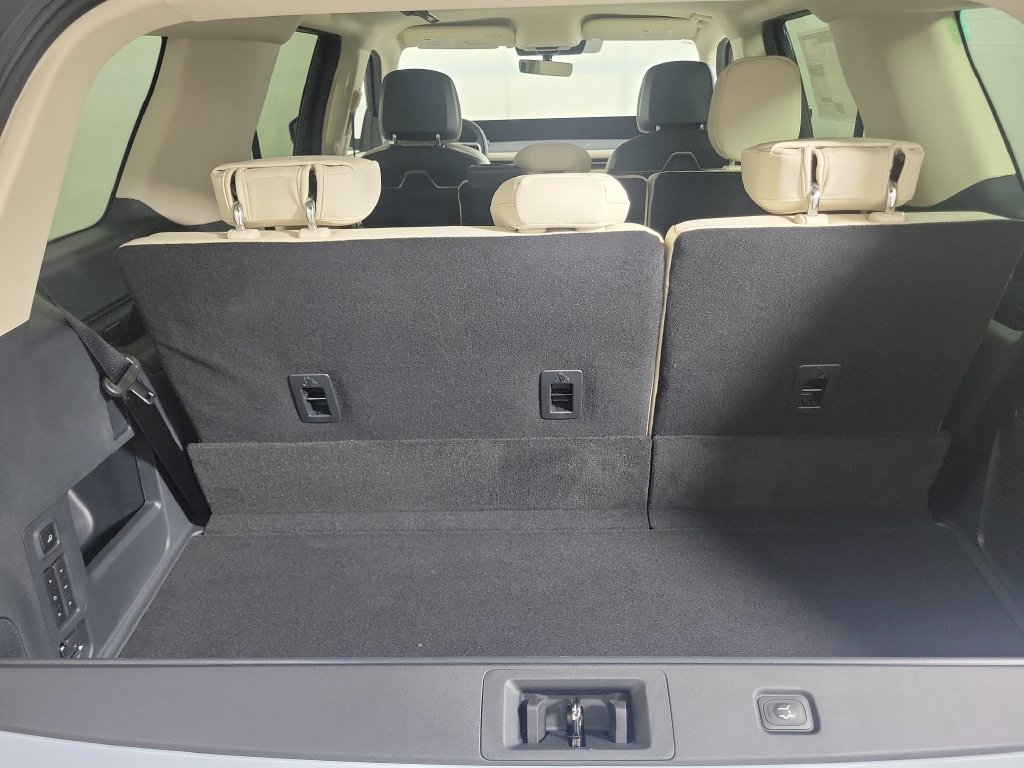New 2027 Lincoln Navigator Premiere RWD image 7